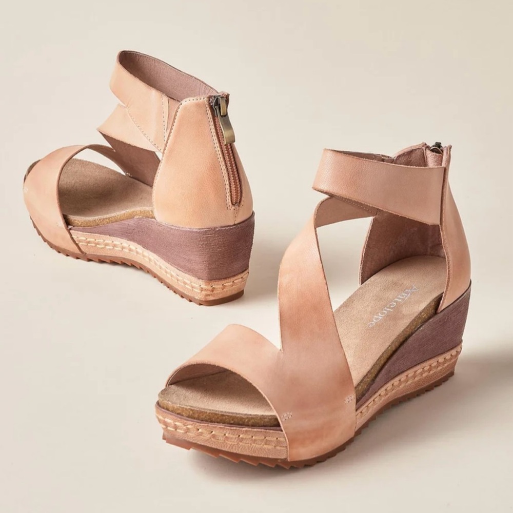 SUNDANCE ANTELOPE Davi Wedge Sandals. Blush. Size 40/US 9